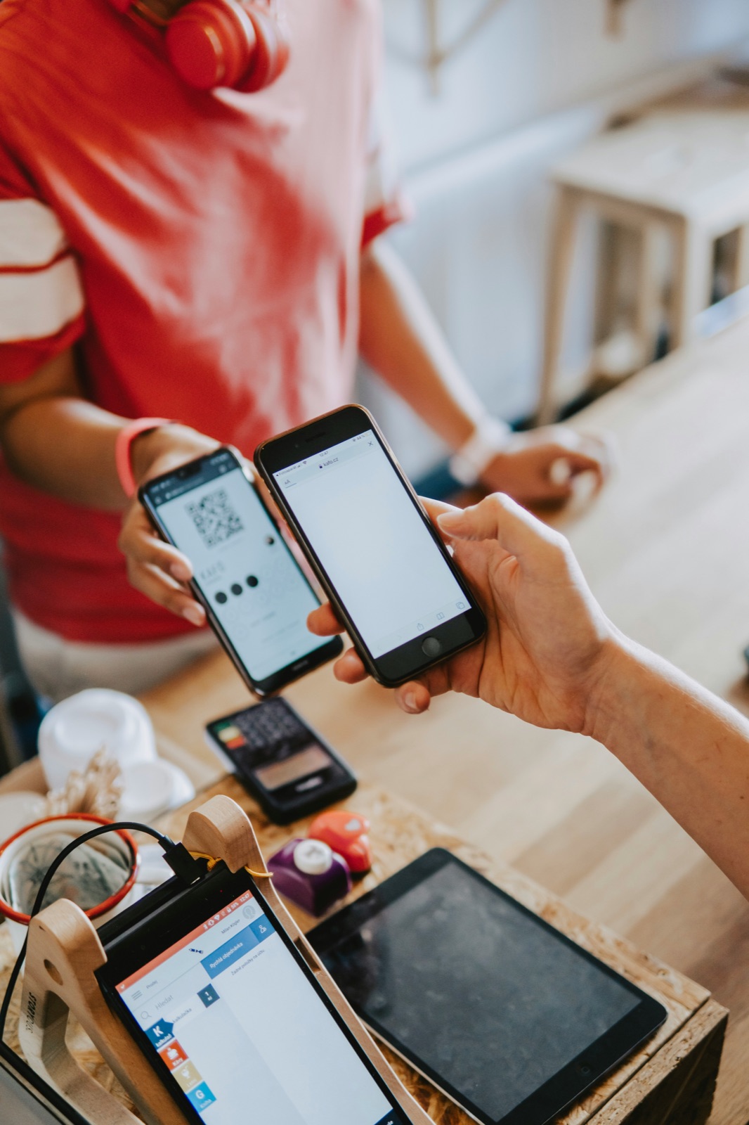Scan d'un QR code avec un smartphone pour le contrôle d'accès